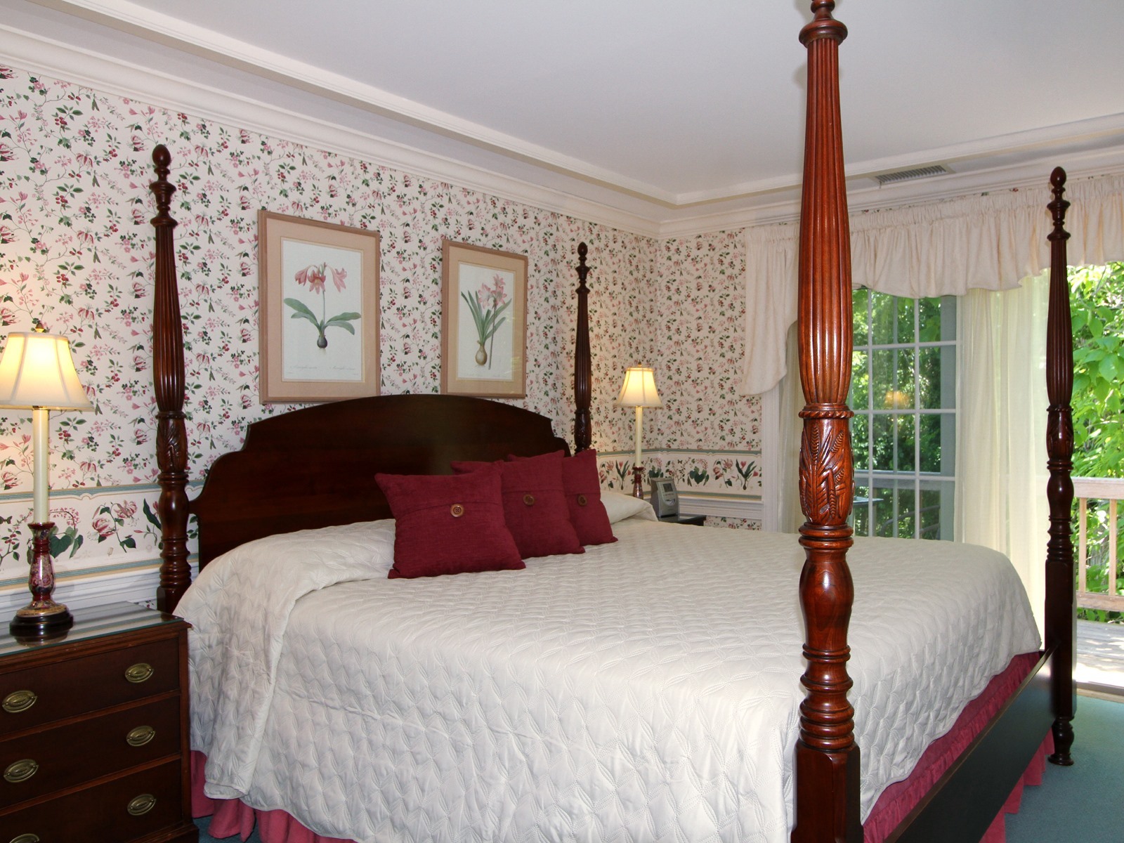 King-Ensuite-Luxury-Balcony-Carriage House 6