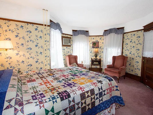 Room 1-Queen-Ensuite with Bath-Premium-Balcony