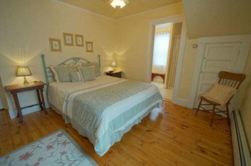 Guestroom #2 Birch Island Room