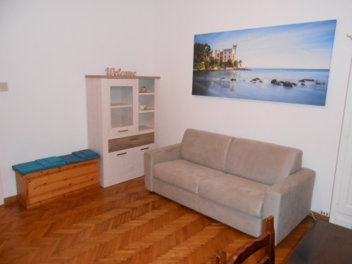 Soggiorno, parete con divano letto