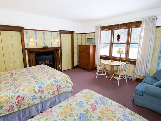 North Cottage-Queen-Ensuite with Jet bath-Romantic-Garden View