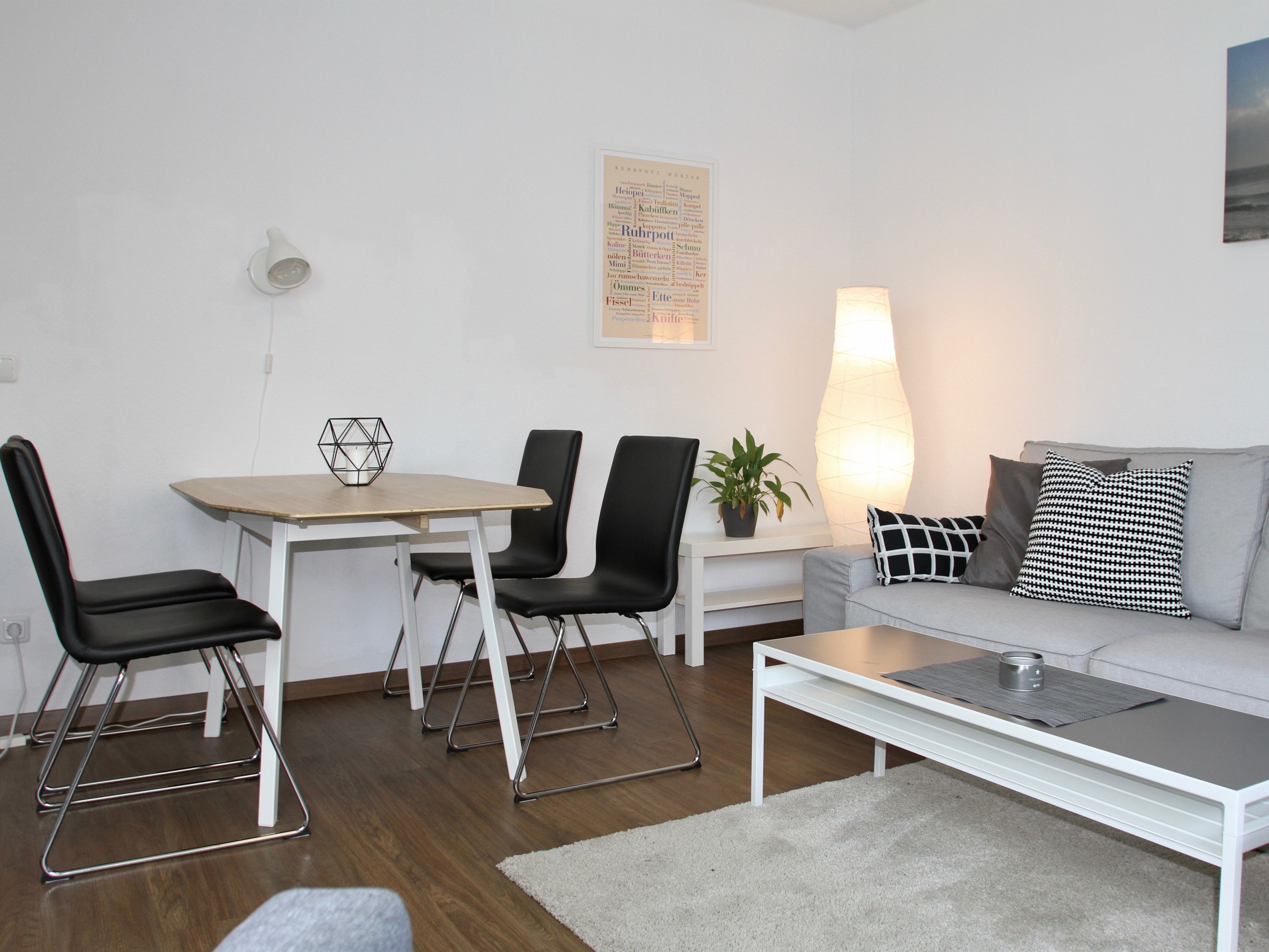 Apartment-Modern-Eigenes Badezimmer-Balkon - Standardpreis