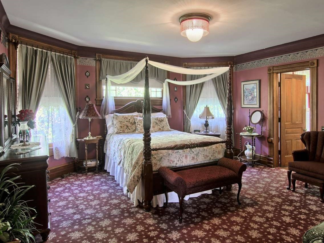 Blossom Room-Standard-Queen-Ensuite