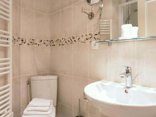 Douche salle de bain chambre confort double