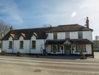 Rowlands Castle Hotels Guest Houses And Bed Breakfasts The Dean Inn Front