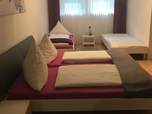 Familienzimmer-Ensuite Dusche-Vierbett Zimmer