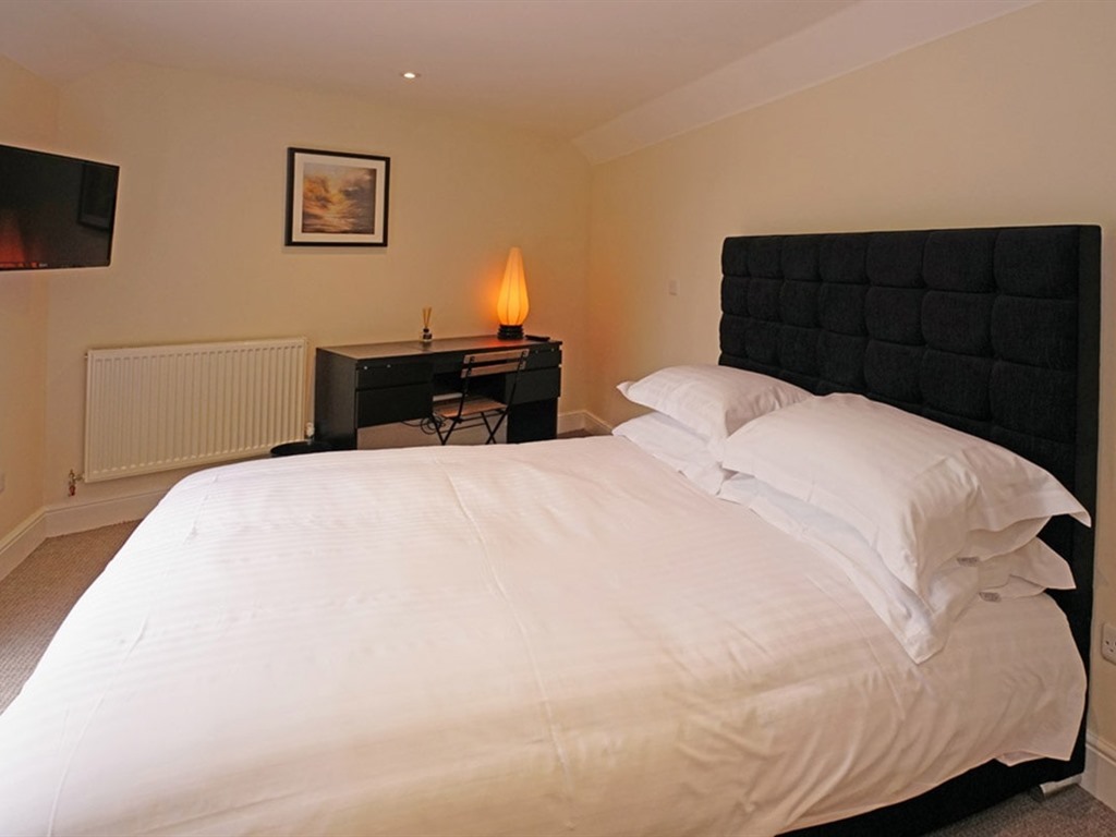 Double room-Ensuite-Garden view-Room 5 - Base Rate