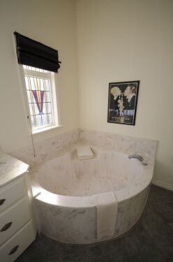 Deep Soaking Bathtub