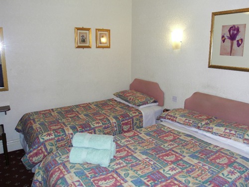 Triple room-Ensuite-(Double Bed & Single Bed)