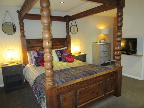 Room 7 - King Size Bedroom with En-Suite