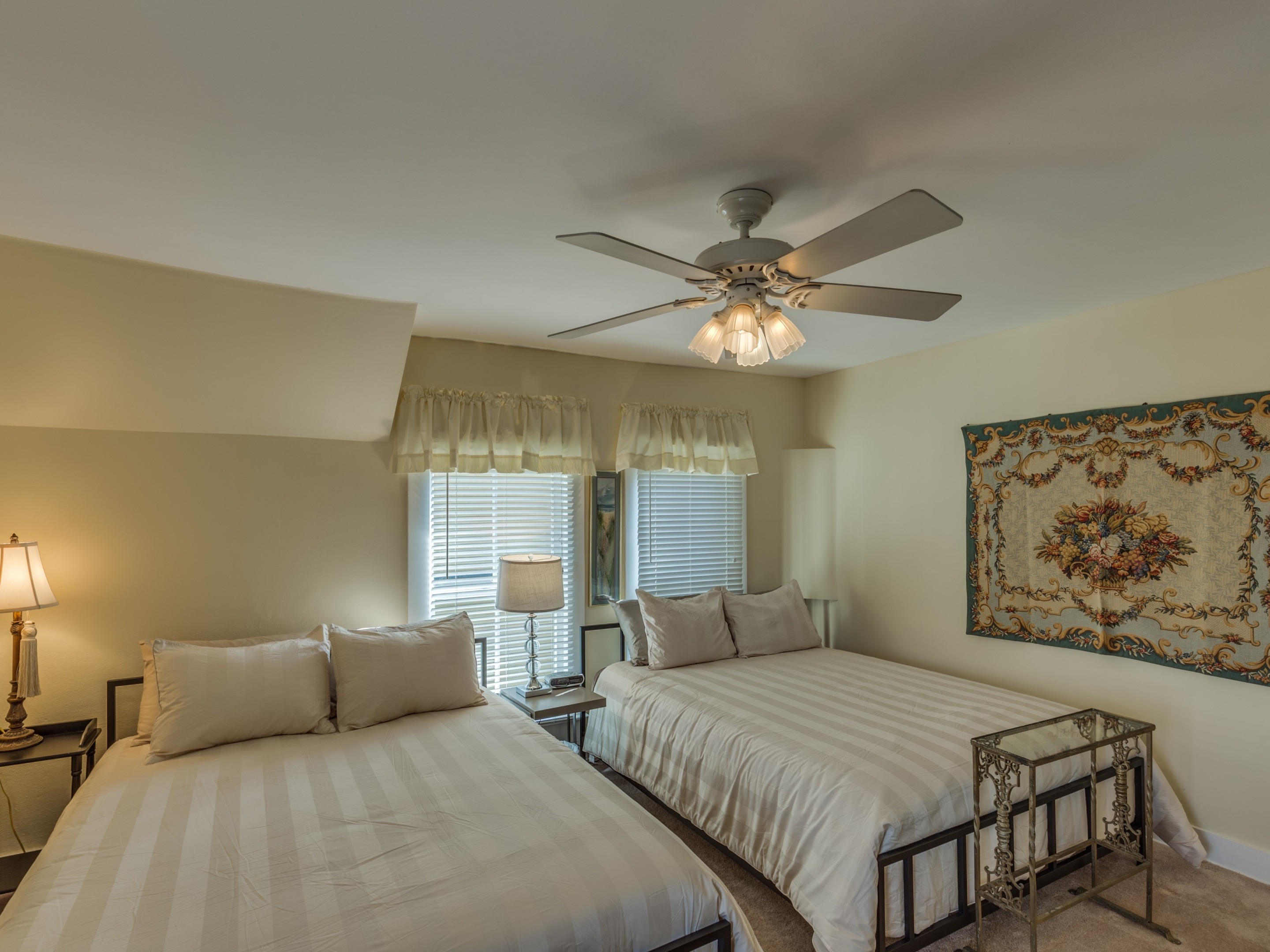 Apartment-Private Bathroom-Apartment-Coach House Quarters