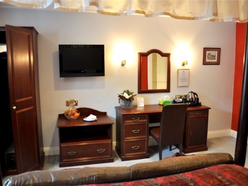 The George, Pangbourne | Guest room