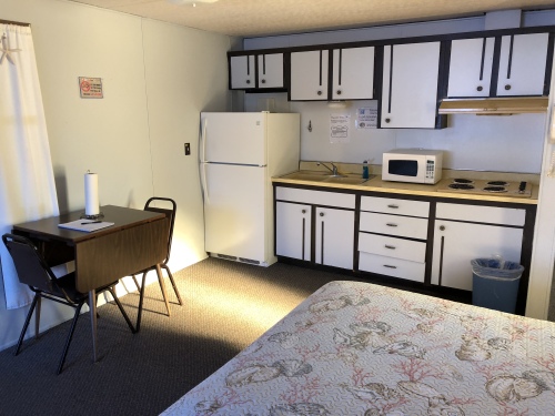 Room n 16 ,kitchenette with lake view and 2 full size bed, max 4 people