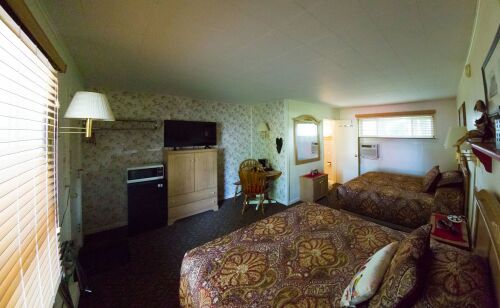 Historic motor lodge guest rooms have 2 queen beds each,  Private entrance, private bathrooms with bathtub/shower with ample parking and ground floor.
