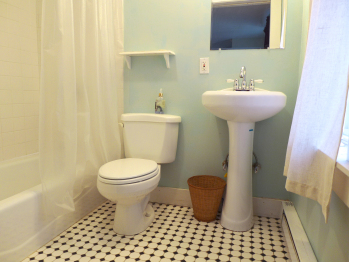airy bathroom for Blue room