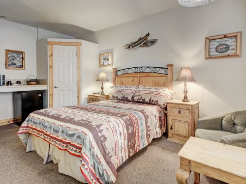 Standard Queen Room