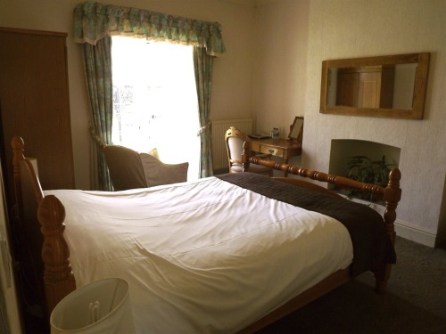 Double room, ensuite with doors to the garden and sea view