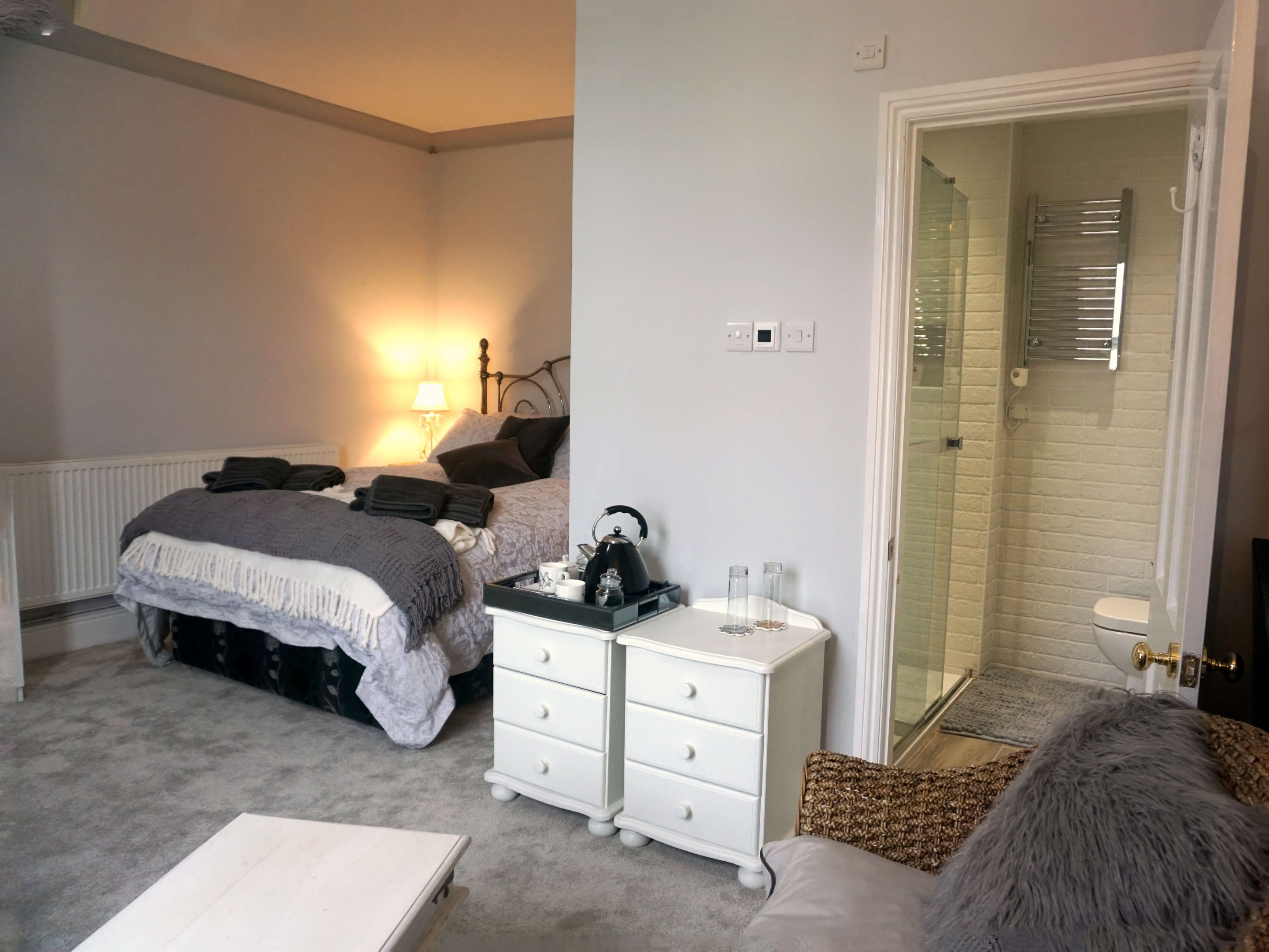 Double room-Luxury-Ensuite with Shower - Base Rate