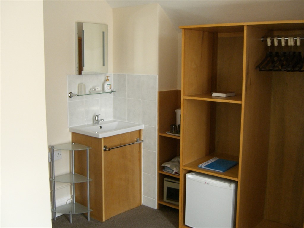 Twin room-Standard-Ensuite with Shower-Street View-Room 7 - Second Floor - Base Rate