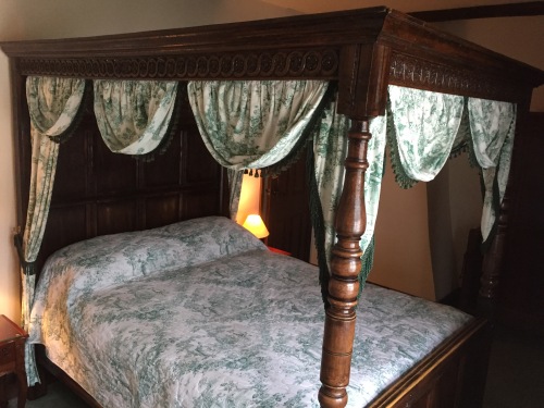 Room 4, Complete with four poster bed