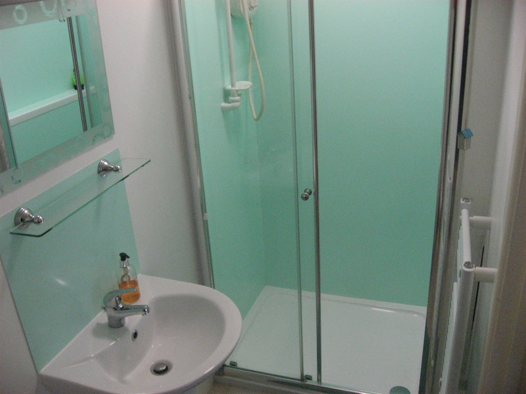 Double room-Ensuite with Shower-Room 9