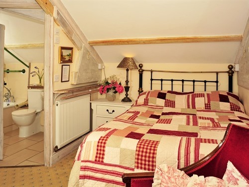 Double room-Ensuite with Bath-Small double Round House - Base Rate