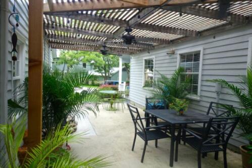 Texas Cottage - Private Patio