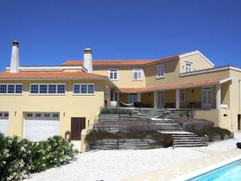 Garden, pool and patio to relax in quiet surroundings