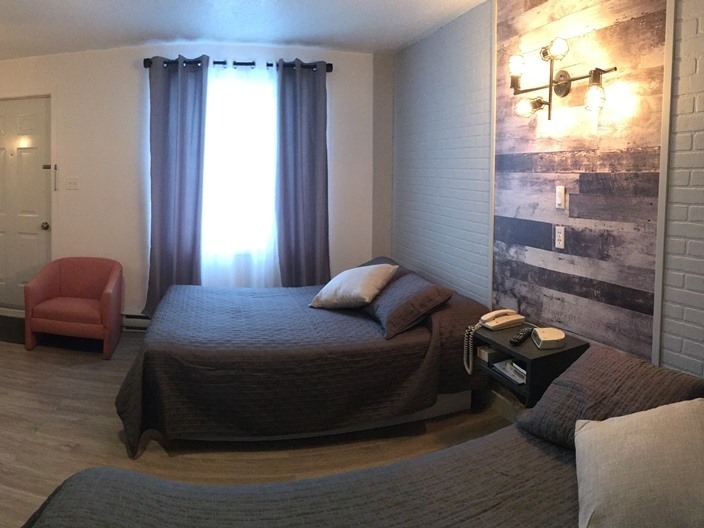 Double-Standard-Salle de bain et douche-Vue sur Rue