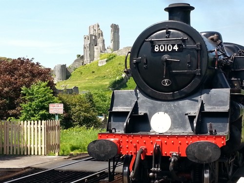 Stream train at corfe castle coming back to Swanage