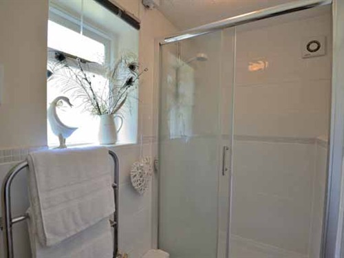Groundfloor cloakroom & shower