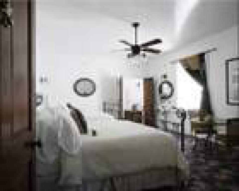 Double room-Ensuite with Bath-Queen-Courtyard view-1830 - Base Rate