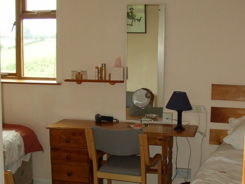 Twin/Single occupancy room, fully en suite with desk & free internet access. Computer available.