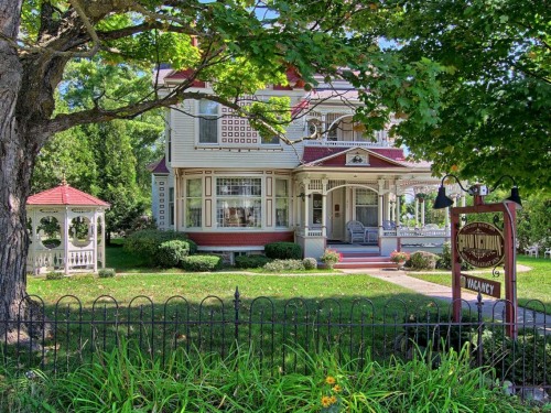 Grand Victorian Front Yard