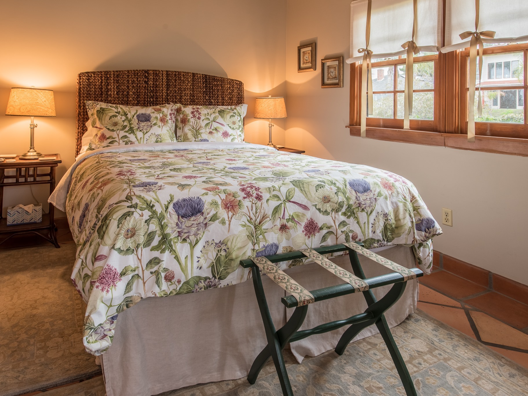Double room-Shared Bathroom-Street View-Martha's Vineyard Room - Base Rate