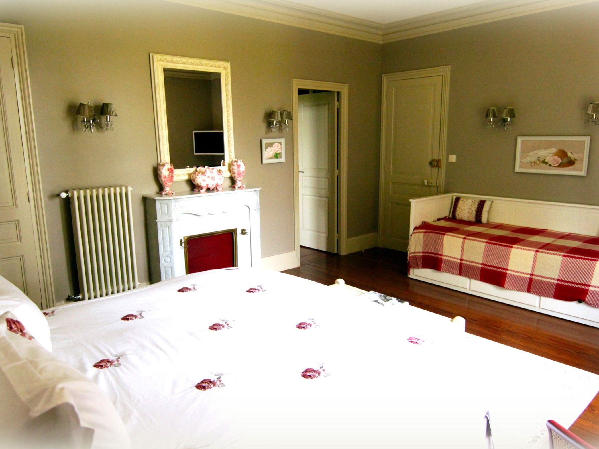Suite-Première Classe-Salle de bain privée séparée-Vue sur Parc-La Vie en Rose