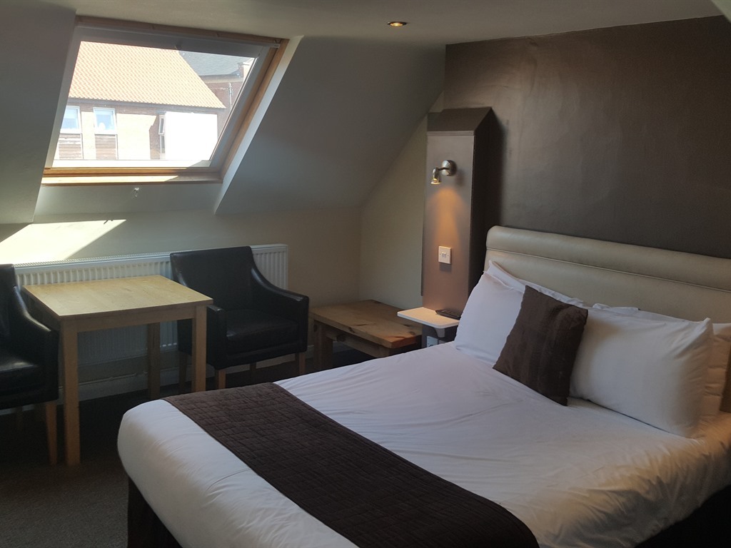 Double room-Superior-Ensuite with Bath-City View-Room 8 - Base Rate