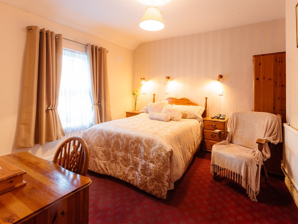Single room-Superior-Ensuite - Base Rate Breakfast included 