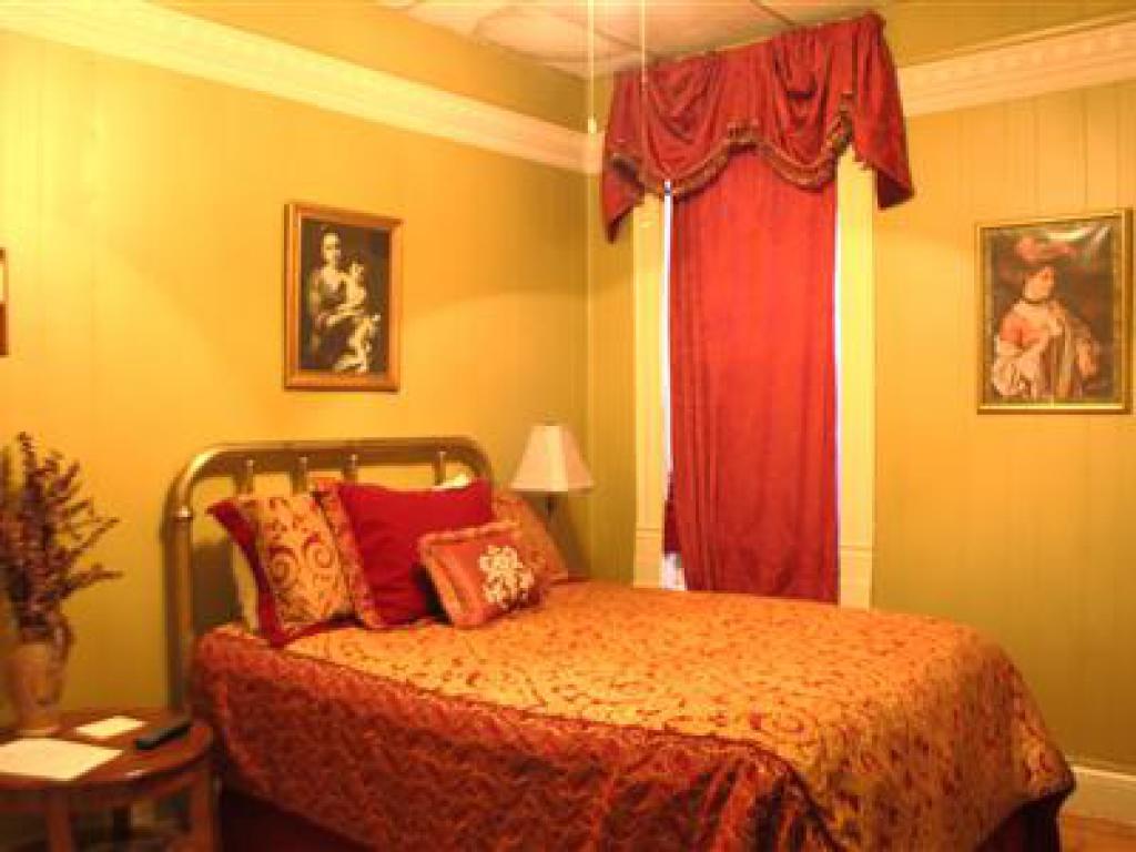Single room-Private Bathroom-Standard-No view-The Painted Lady - Base Rate