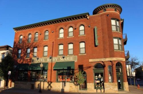 Hotel Ruby Marie - Hotel Front