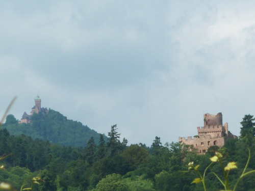 Vue sur les châteaux depuis le village