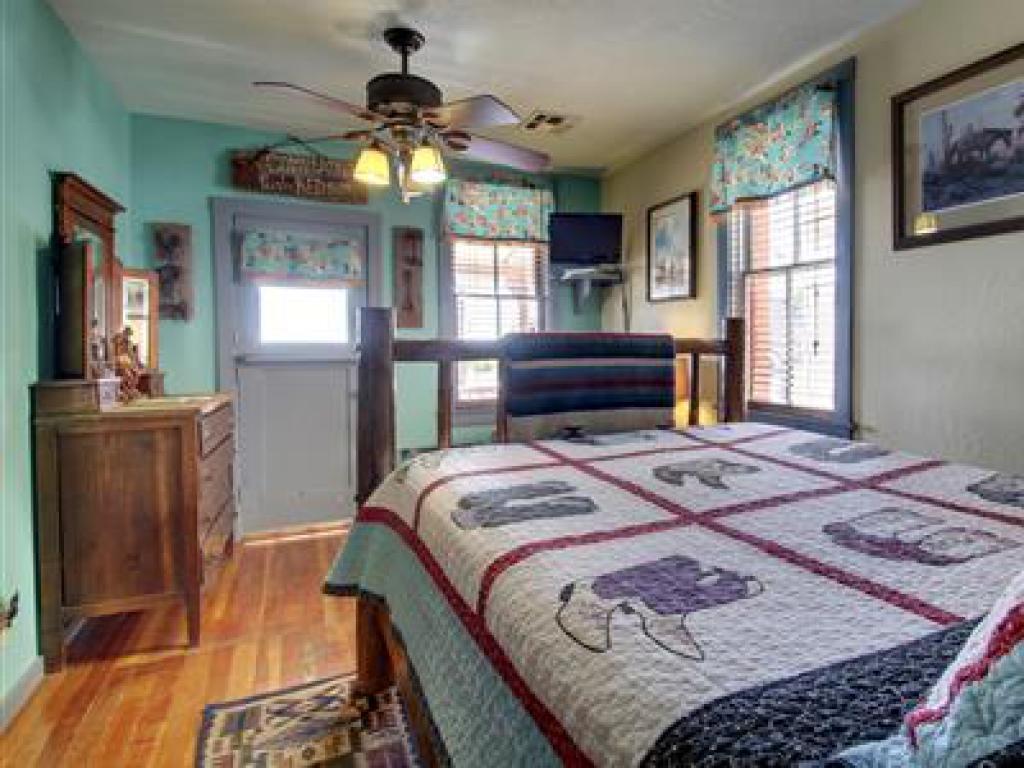 Western -Double room-Ensuite-Standard-Mountain View - Base Rate