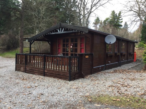Lurchers Cabin Aviemore - Outside the cabin