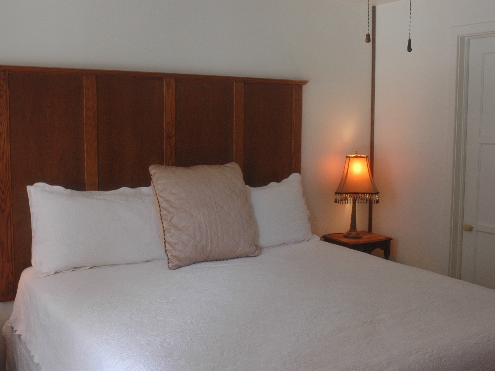 King-Private Bathroom-Standard-Courtyard view-Room 8 - Base Rate