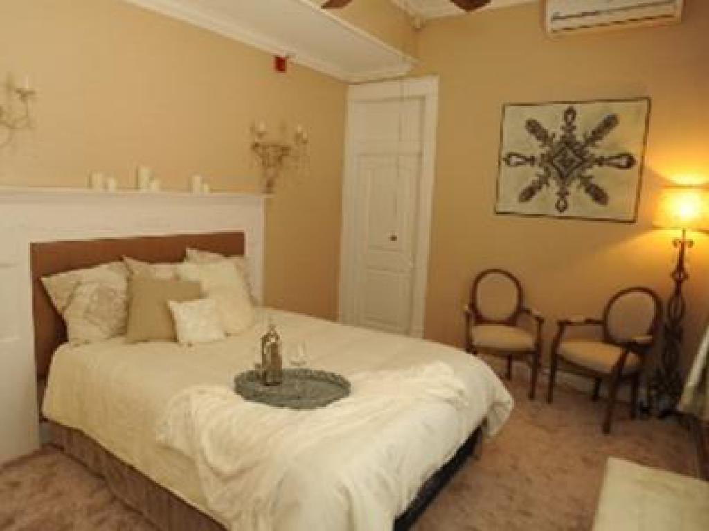King-Ensuite-Standard-Street View-Alexis - Base Rate