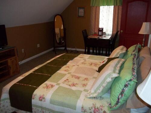 Strawberry Patch Room