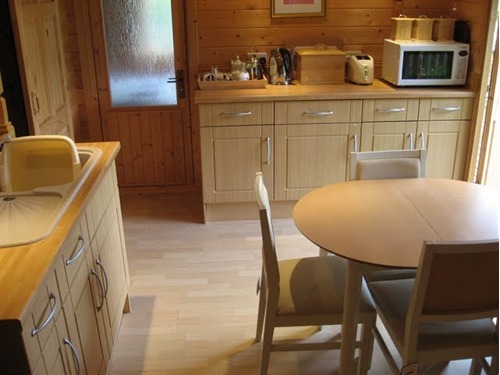 Cabin kitchenette & table
