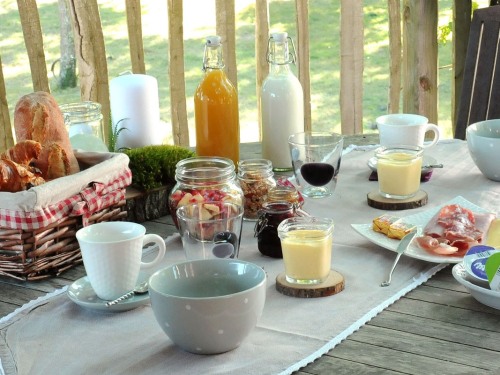 Le petit déjeuner préparé par Tonia sera mis dans un panier puis déposé au pied de votre cabane à l'heure souhaitée.