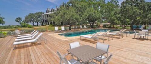 Large Sun Deck with Outdoor Pool + Hot Tub
