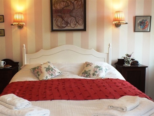 Comfortable Pink Room at Dowfold House Luxury Bed and Breakfast